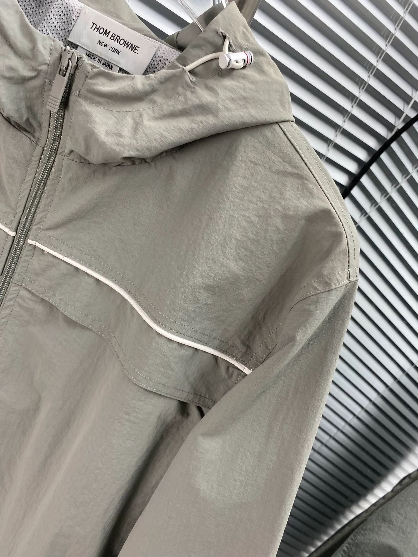 THOM BROWNE ：Light Green Navy Blue Gray Sizes：1234